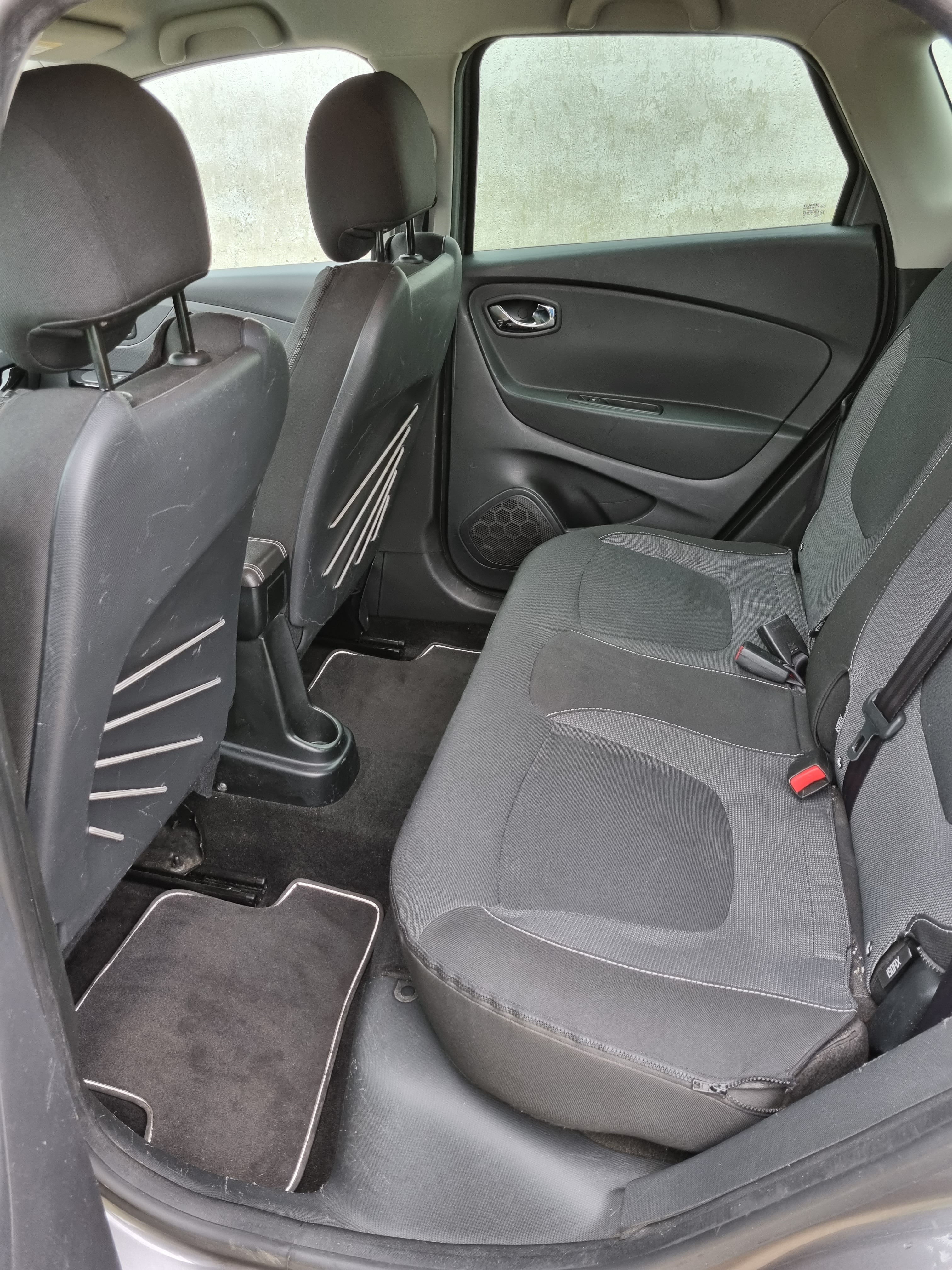 Grå Renault Captur fra 2013