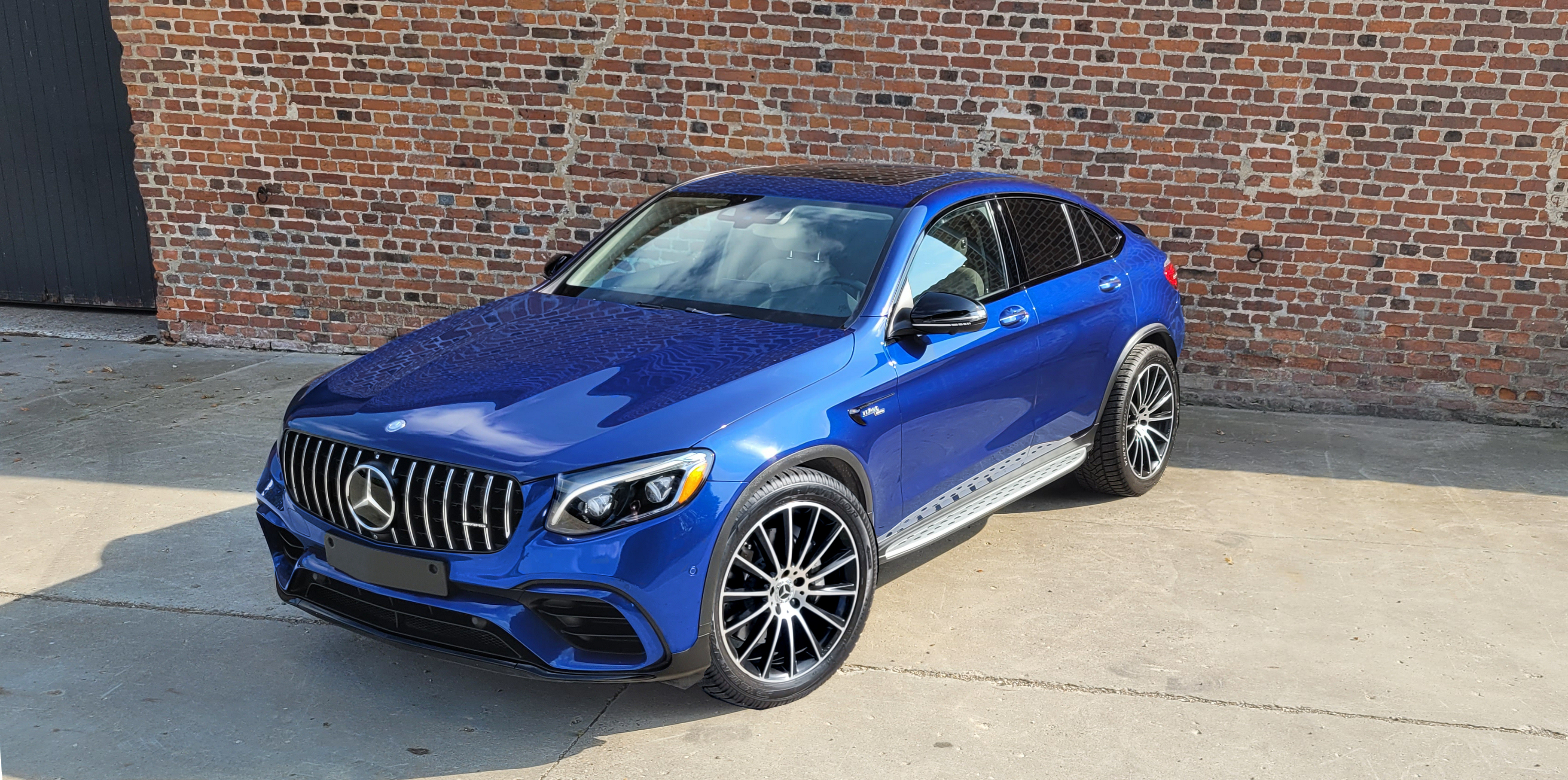 Blå Mercedes GLC300 fra 2017