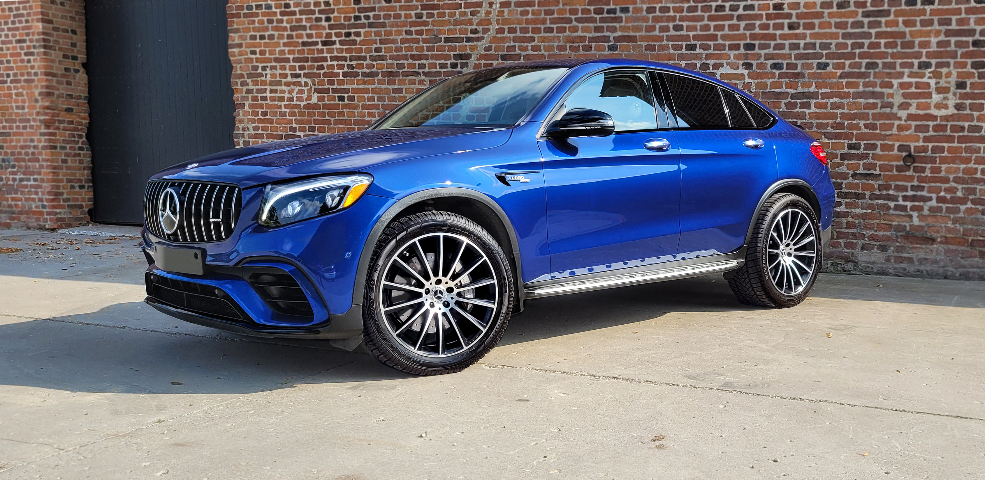 Blå Mercedes GLC300 fra 2017