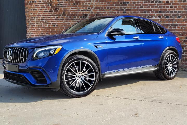 Blå Mercedes GLC300 fra 2017