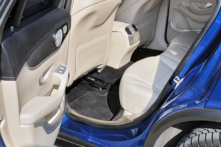 Blå Mercedes GLC300 fra 2017