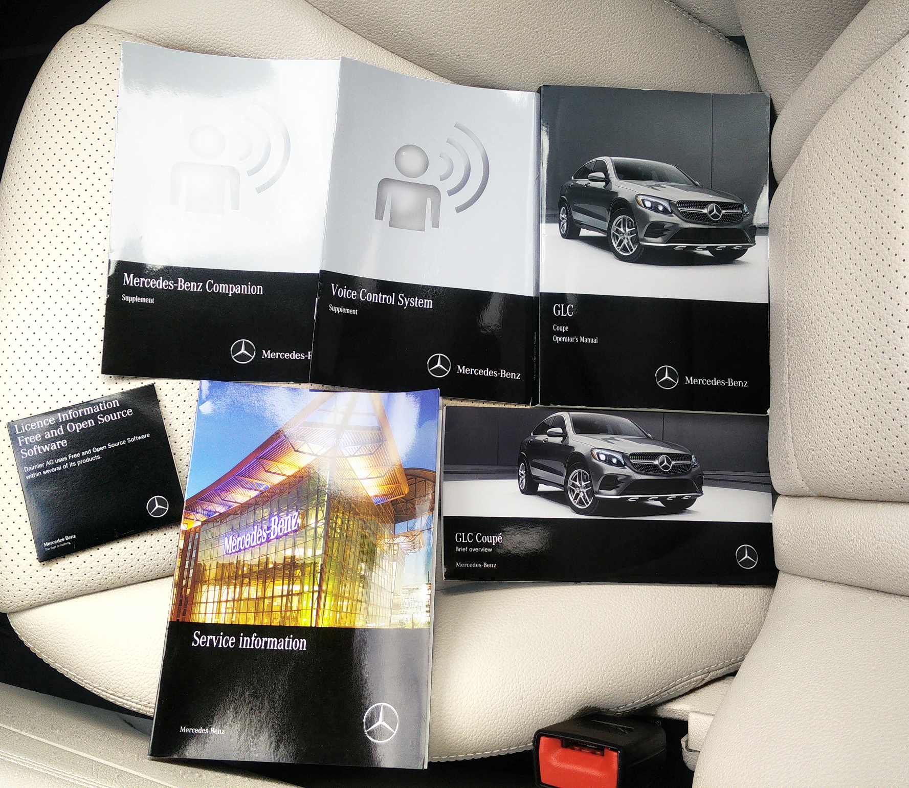 Blå Mercedes GLC300 fra 2017