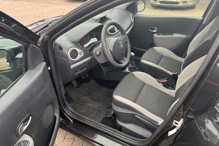 undefined Renault Clio III fra 2012 set indefra