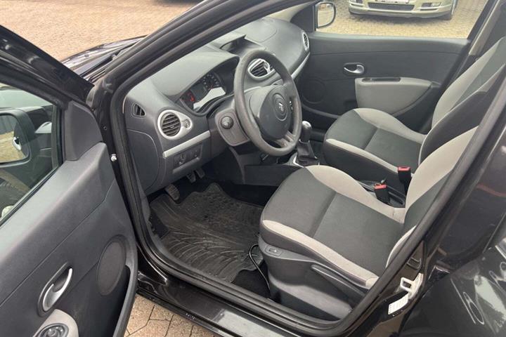 undefined Renault Clio III fra 2012 set indefra