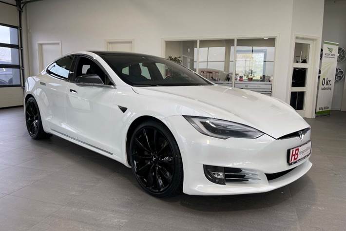 Grå Tesla Model S fra 2018