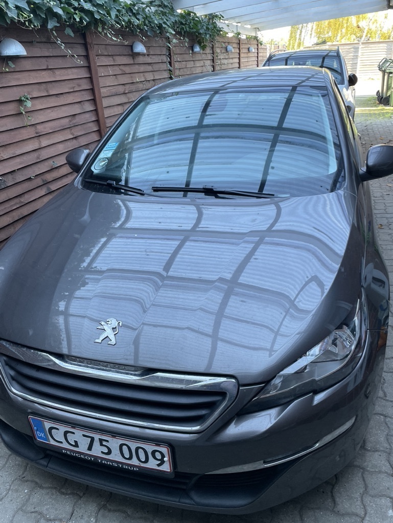 Grå Peugeot 308 fra 2015