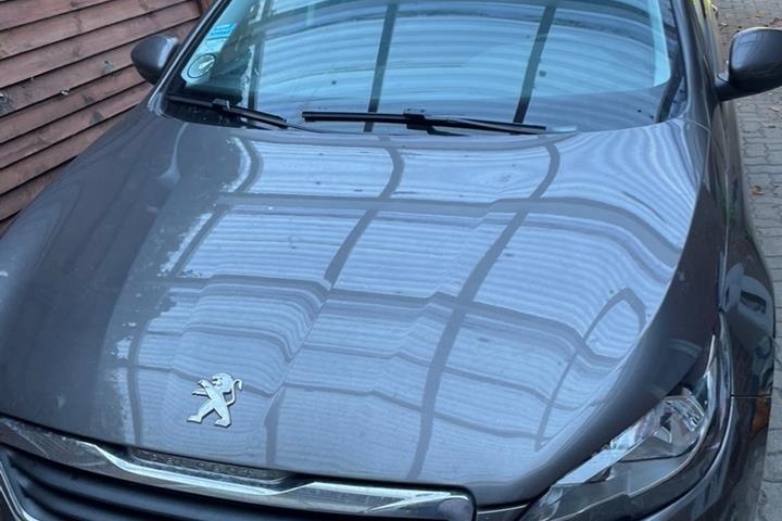 Grå Peugeot 308 fra 2015
