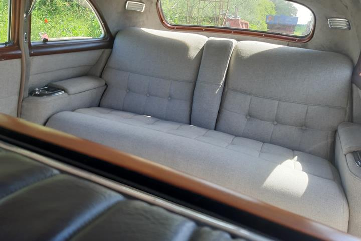 Hvid Cadillac Fleetwood fra 1950