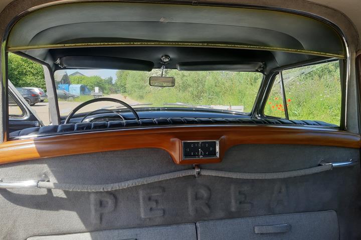 Hvid Cadillac Fleetwood fra 1950