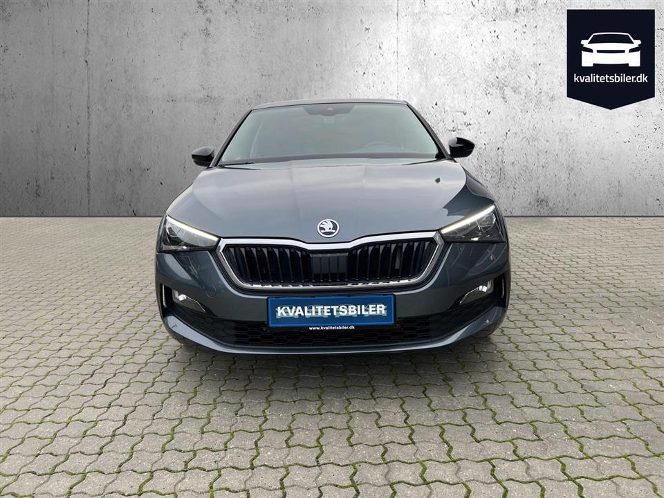 Grå Skoda Scala fra 2020