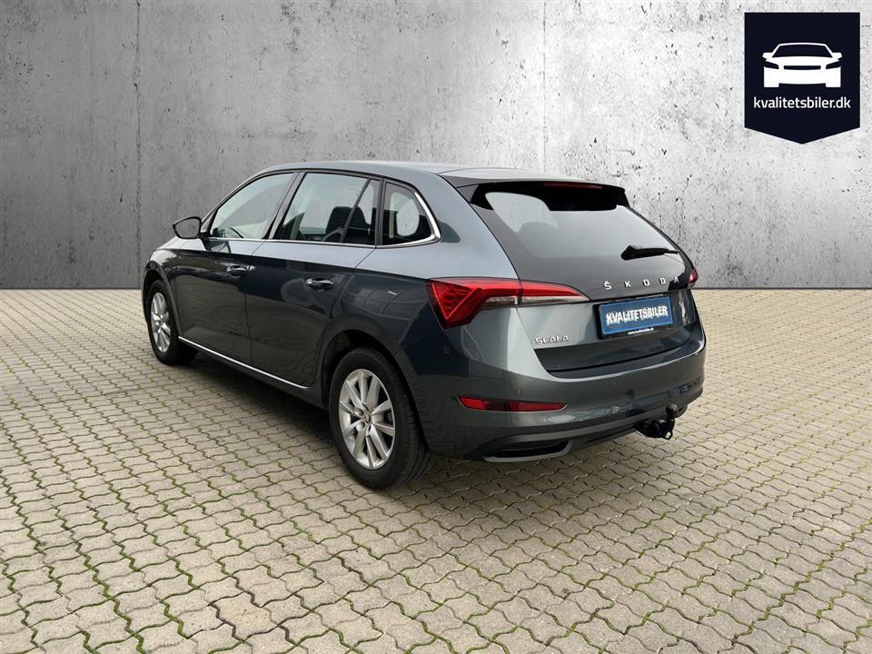Grå Skoda Scala fra 2020