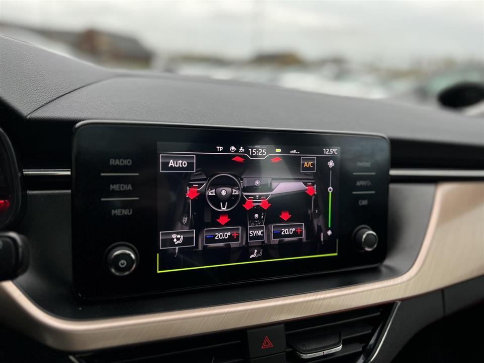 Grå Skoda Scala fra 2020