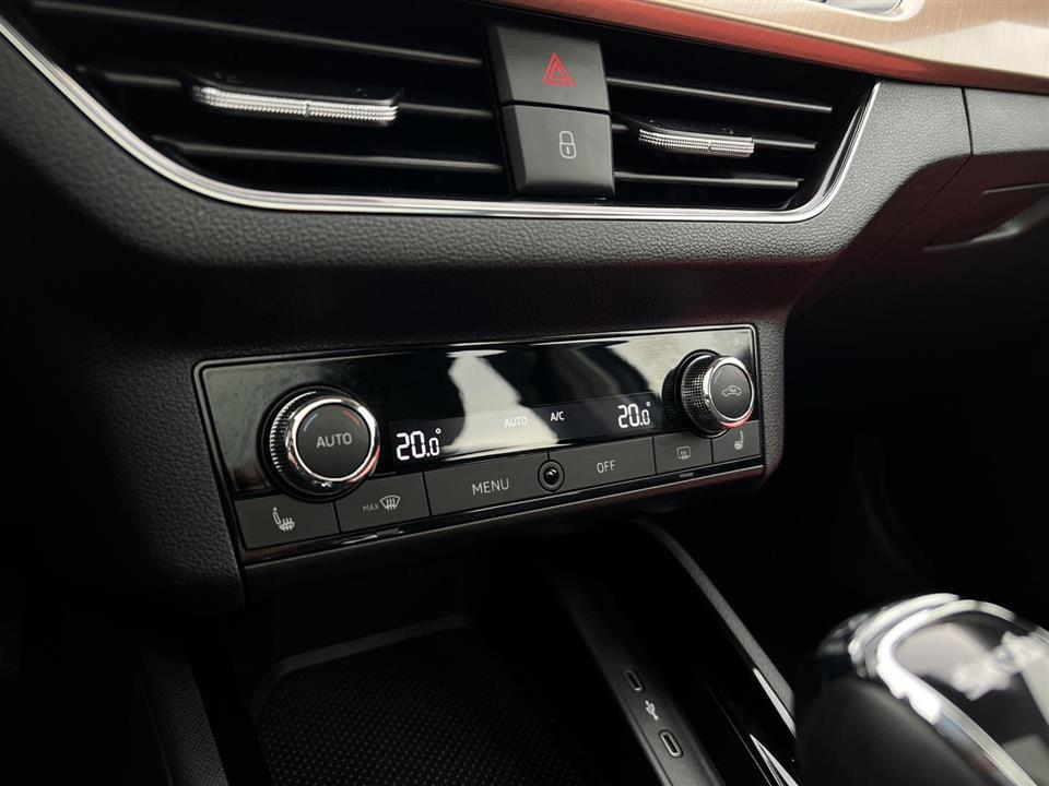 Grå Skoda Scala fra 2020