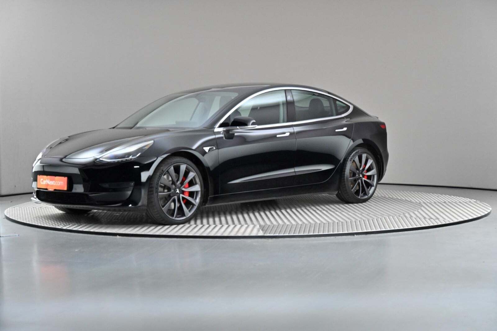 Grå Tesla Model 3 fra 2019