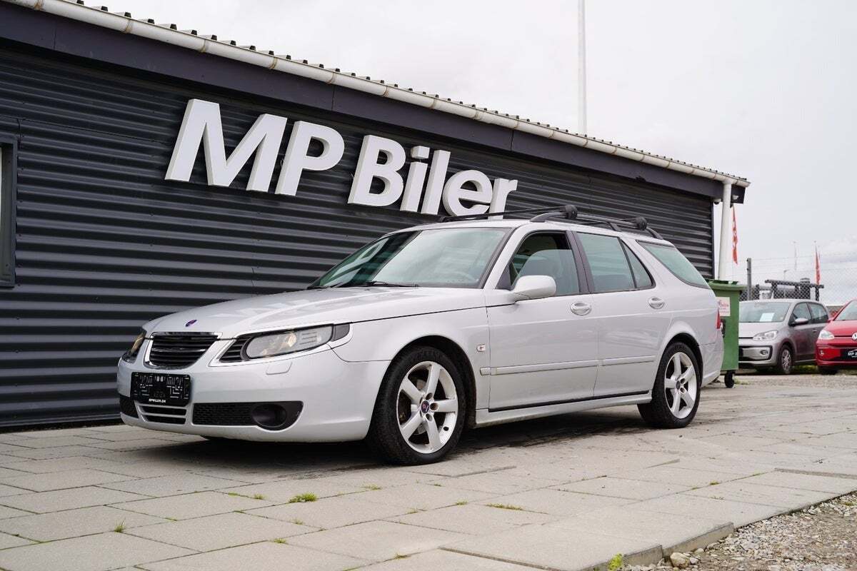 Grå Saab 9-5 fra 2008