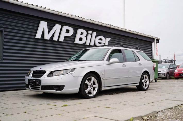 Grå Saab 9-5 fra 2008