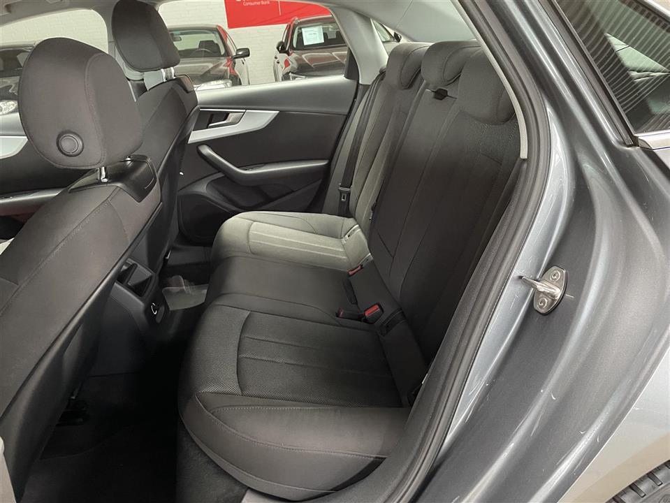 Grå Audi A4 fra 2018