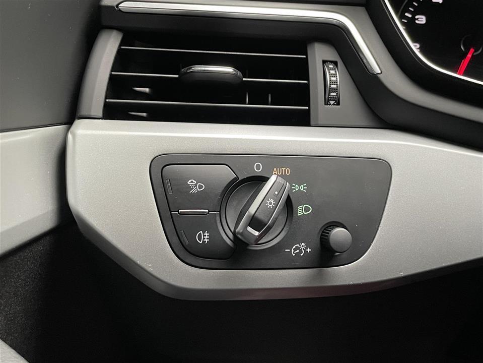 Grå Audi A4 fra 2018