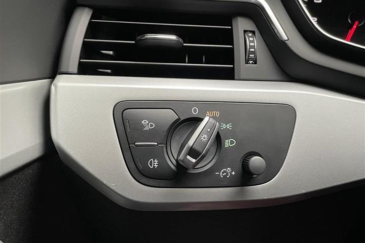 Grå Audi A4 fra 2018