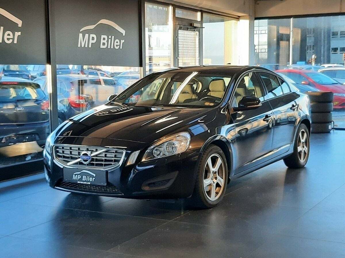 Grå Volvo S60 fra 2012