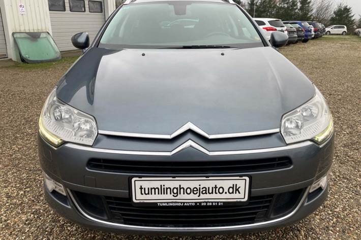 Grå Citroën C5 fra 2012 set udefra
