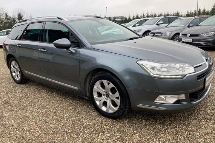 Grå Citroën C5 fra 2012 set udefra