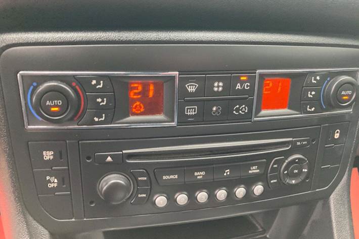 Grå Citroën C5 fra 2012 set indefra