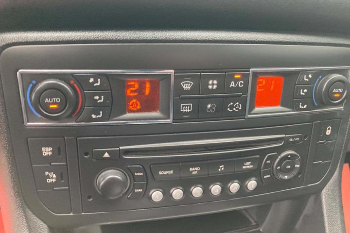 Grå Citroën C5 fra 2012 set indefra