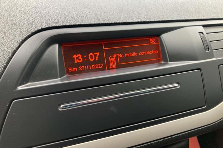Grå Citroën C5 fra 2012 set indefra