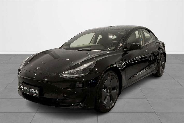 Sort Tesla Model 3 fra 2022