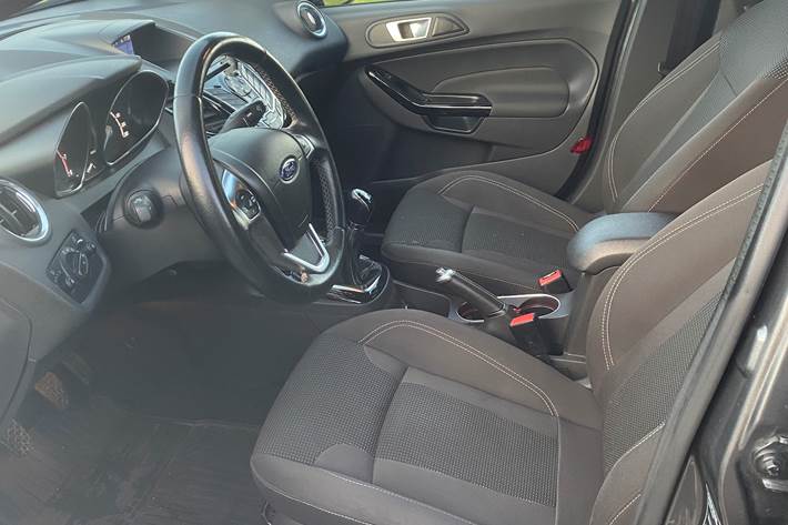 Grå Ford Fiesta fra 2017