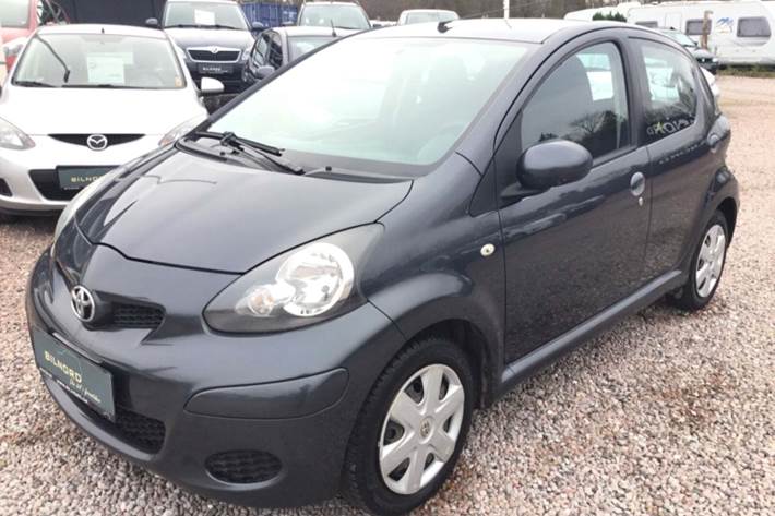 Grå Toyota Aygo fra 2011