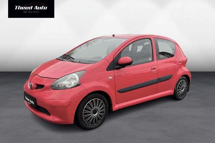 Rød Toyota Aygo fra 2007