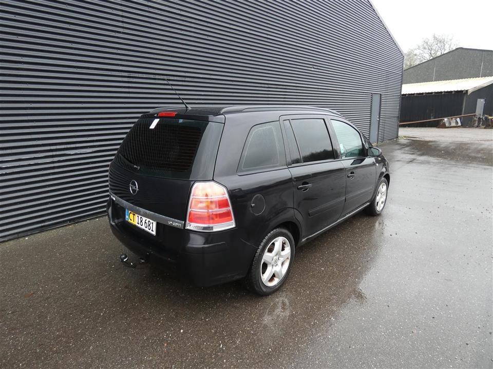 Sort Opel Zafira fra 2006