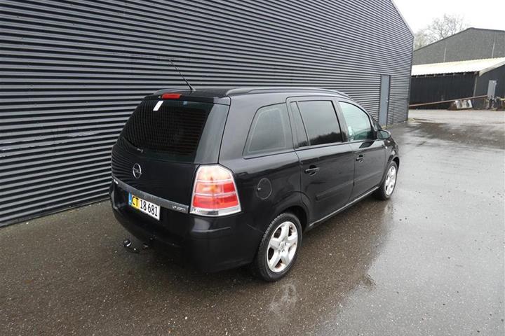 Sort Opel Zafira fra 2006