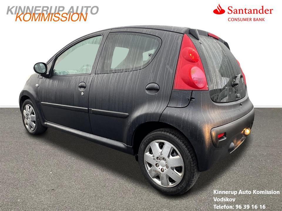 Sort Peugeot 107 fra 2008