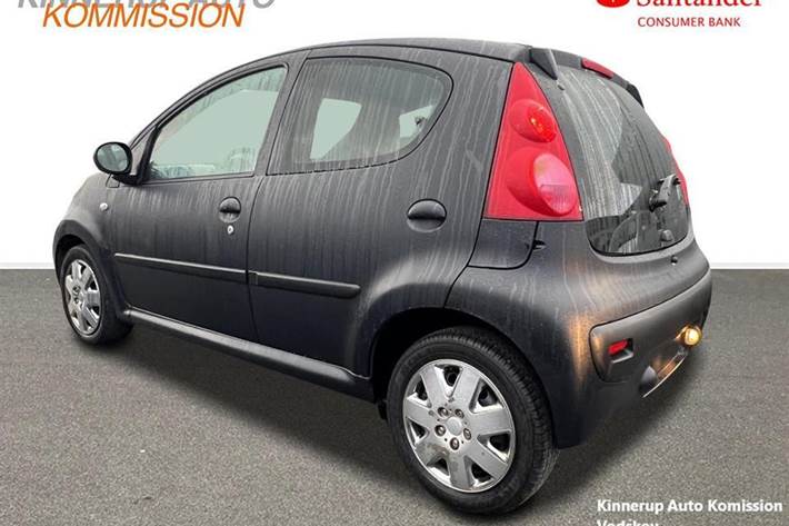 Sort Peugeot 107 fra 2008