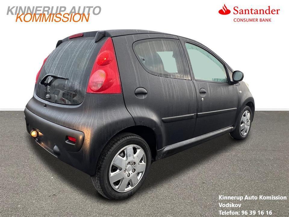 Sort Peugeot 107 fra 2008