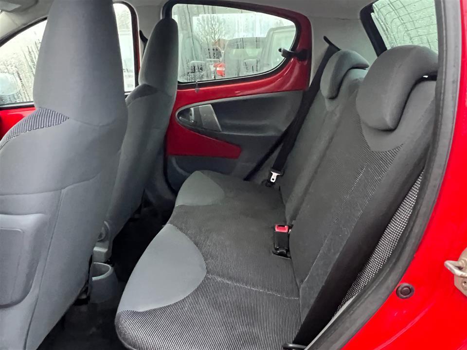 Sort Peugeot 107 fra 2008