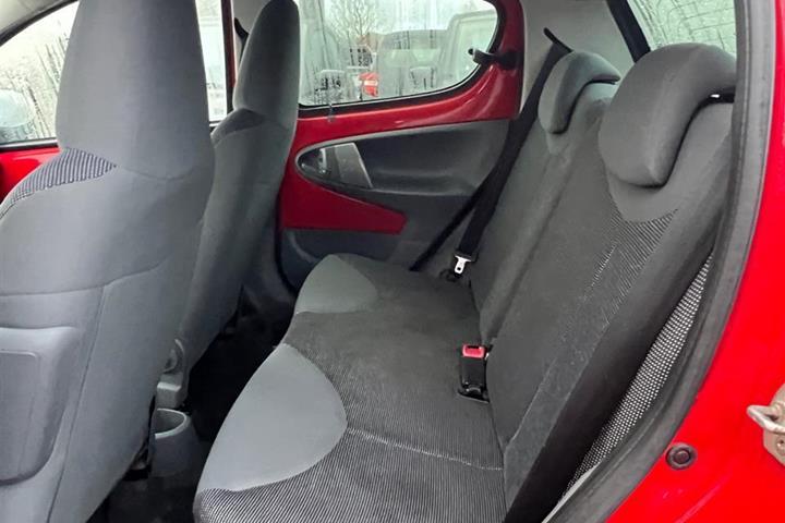Sort Peugeot 107 fra 2008