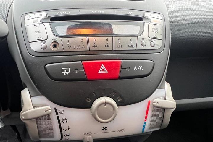 Sort Peugeot 107 fra 2008
