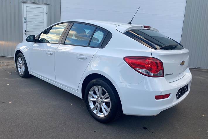 Hvid Chevrolet Cruze fra 2013