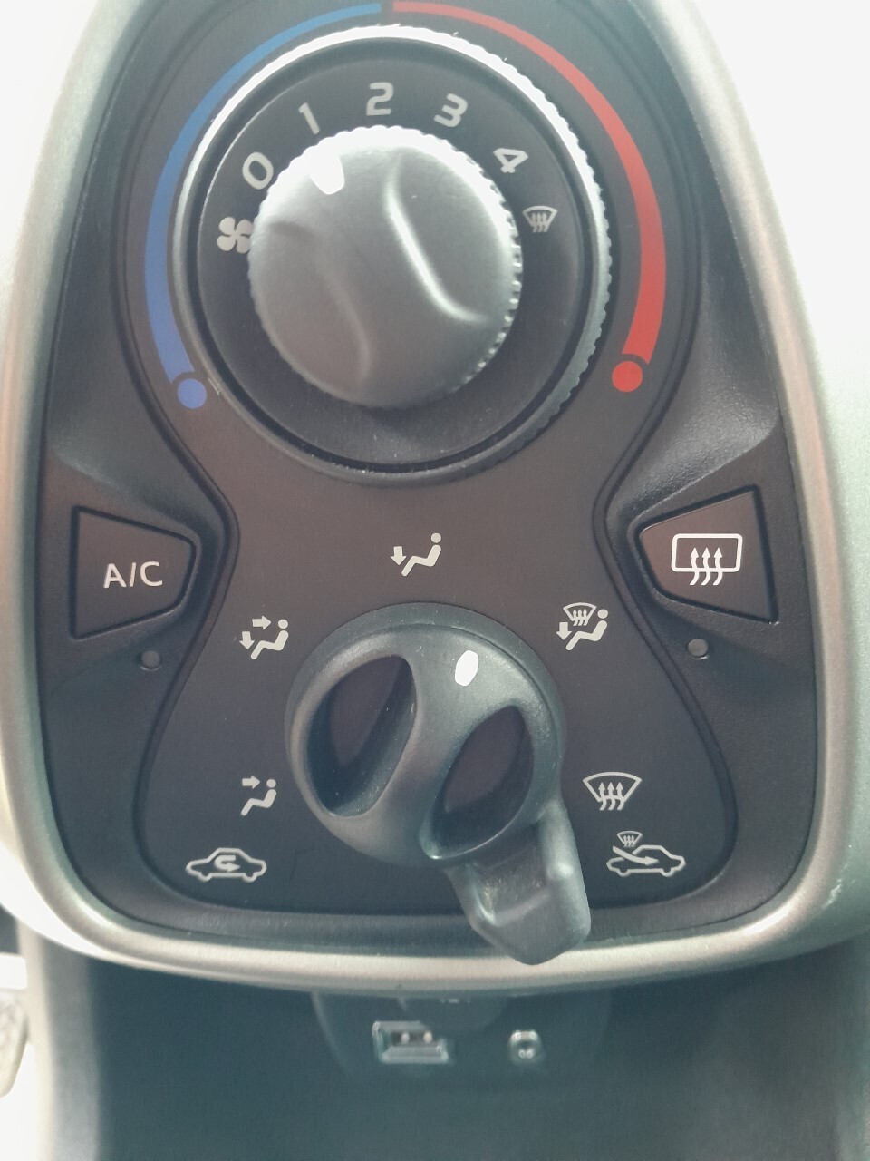 Brun Citroën C1 fra 2015