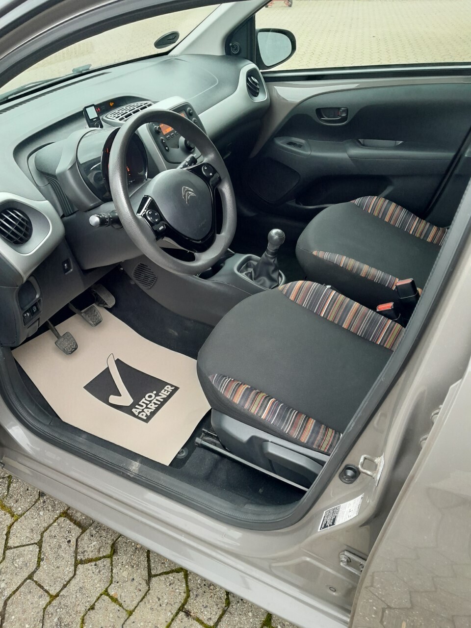 Brun Citroën C1 fra 2015