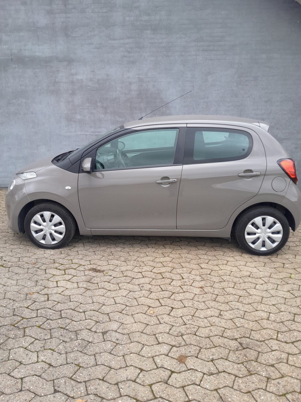 Brun Citroën C1 fra 2015
