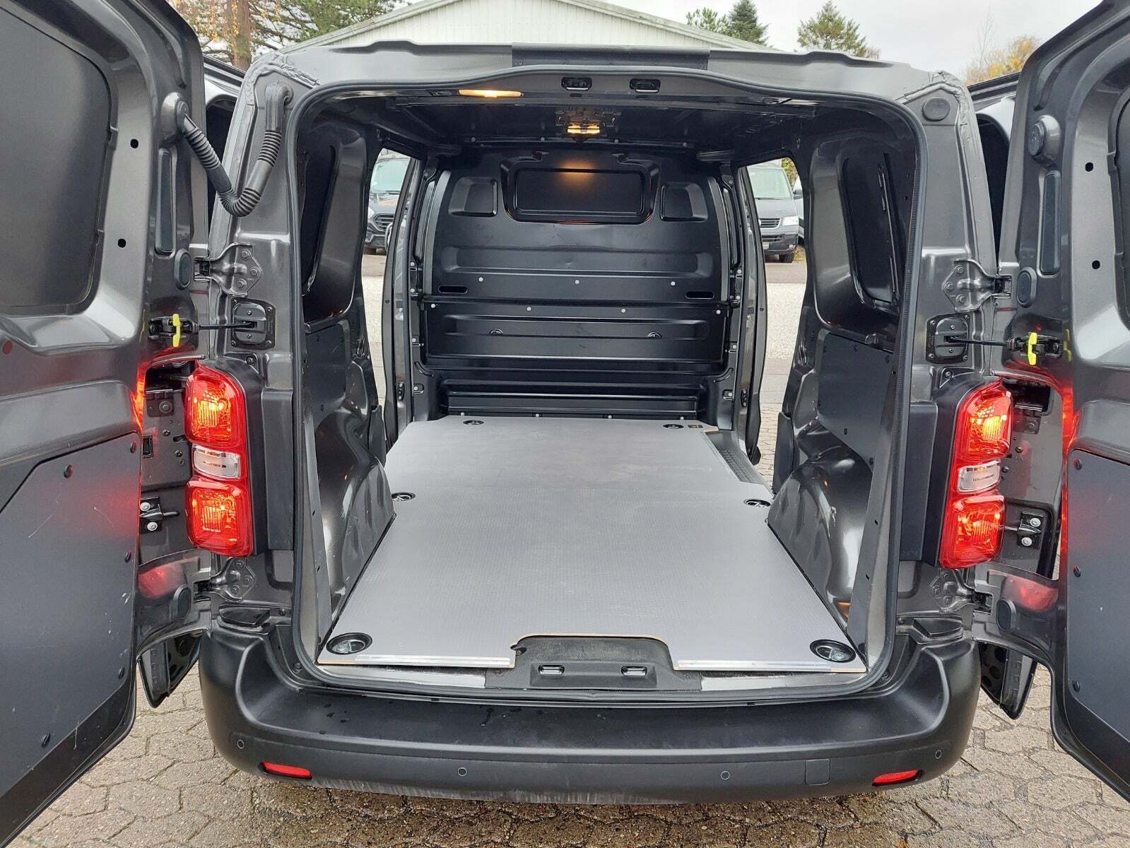 Grå Toyota ProAce fra 2022