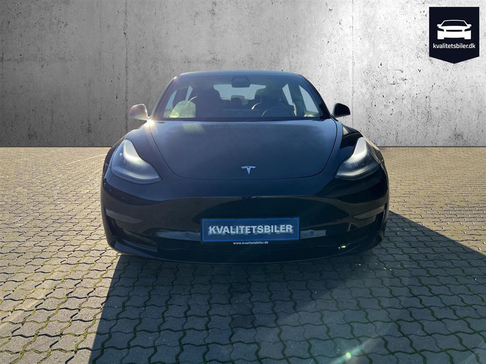 Sort Tesla Model 3 fra 2019