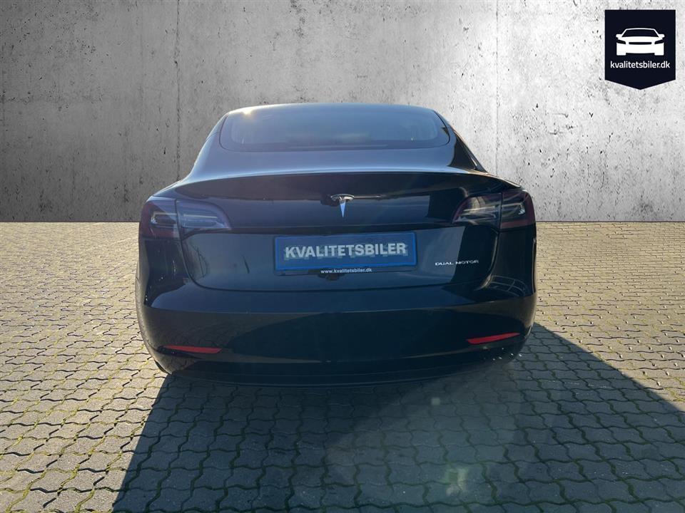 Sort Tesla Model 3 fra 2019