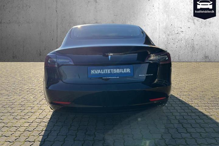 Sort Tesla Model 3 fra 2019