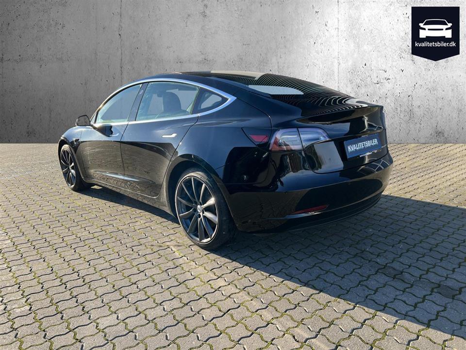 Sort Tesla Model 3 fra 2019
